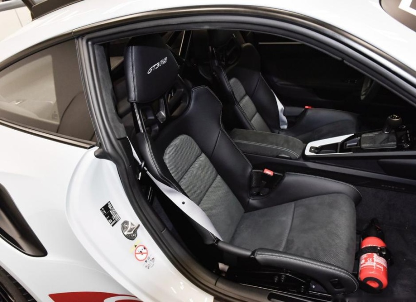燃油跑车里永远的神，售价300万能3.2秒破百，911GT3 RS发布