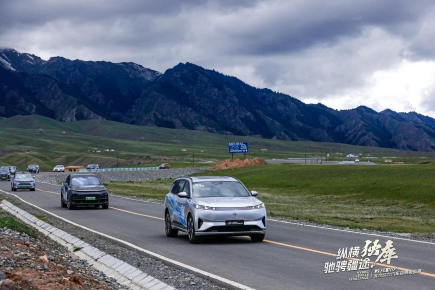 混合动力巅峰对决，东风奕派eπ008双冠加冕，全能SUV实至名归