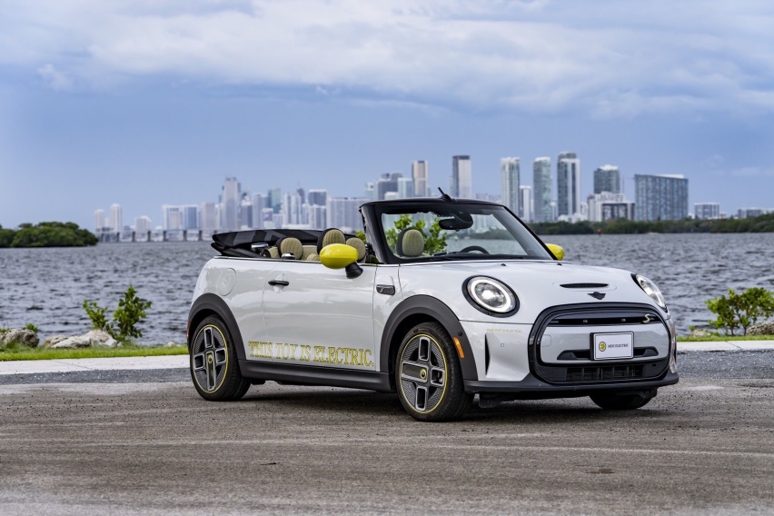 续航230km MINI COOPER SE敞篷版官图发布