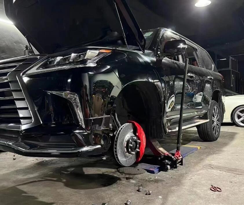 雷克萨斯lx570升级改装刹车前10活塞后4活塞分享彻底解决刹车不好用