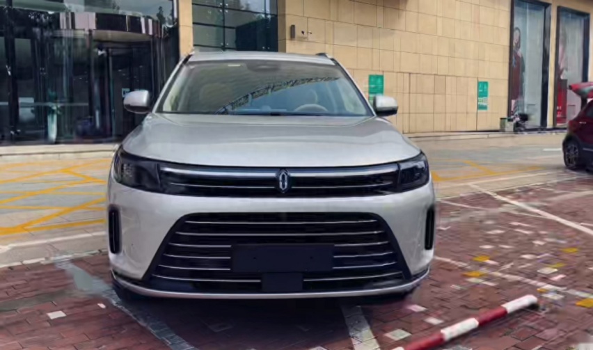 细品新岚图FREE与新问界M7，读懂全家人出行需求才是正解