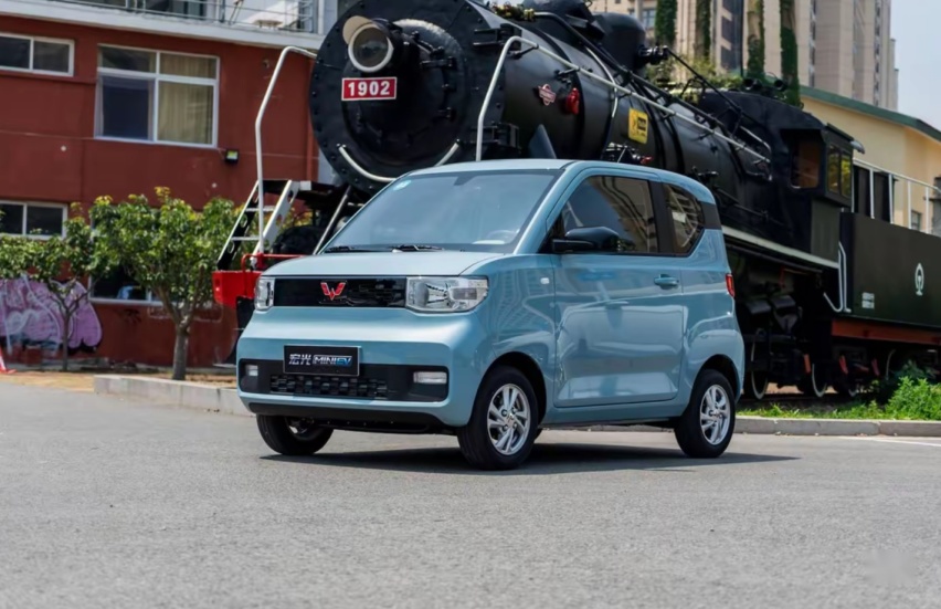 男子购买宏光MINI EV：新车居然要拆车去维修，我无法接受