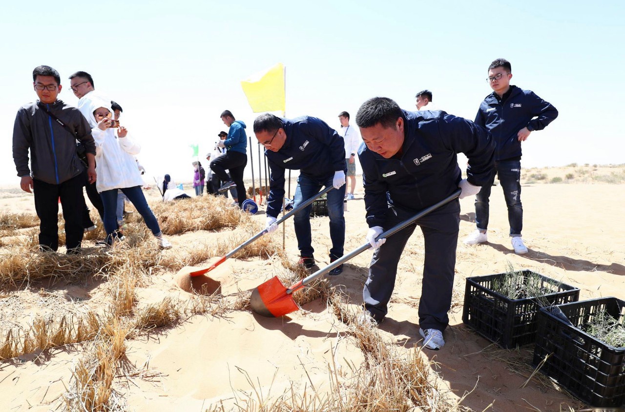 一汽奔腾如何伟大？不单是造出最帅SUV，更是敢叫天地换颜色