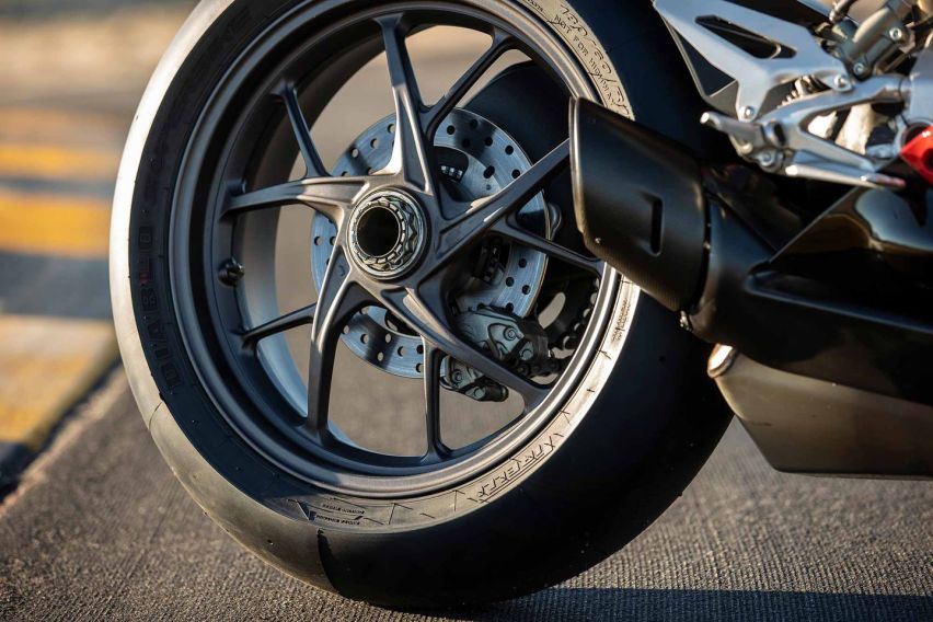 杜卡迪性能公升级跑车，Panigale V2 Bayliss纪念版详解