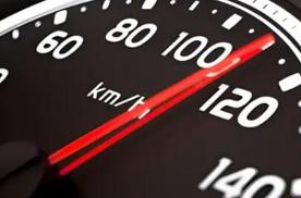 高速为啥多司机只开90km/h？老司机揭秘3大关键，别不当回事