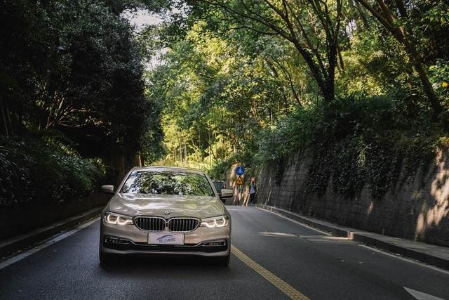 未察觉的心动 BMW 530Le与美女设计师的人生另一面