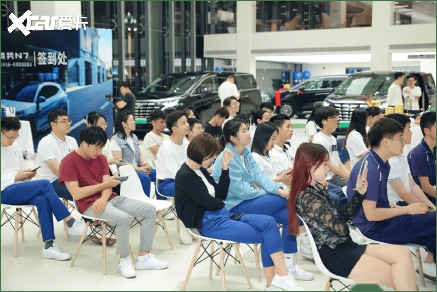 全新腾势n7上市被围观,现场看车场面人山人海十分火爆-爱卡汽车爱咖号