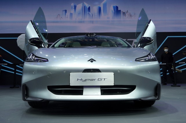 Hyper GT实拍详解 用激光雷达+旋翼门硬刚特斯拉MODEL 3