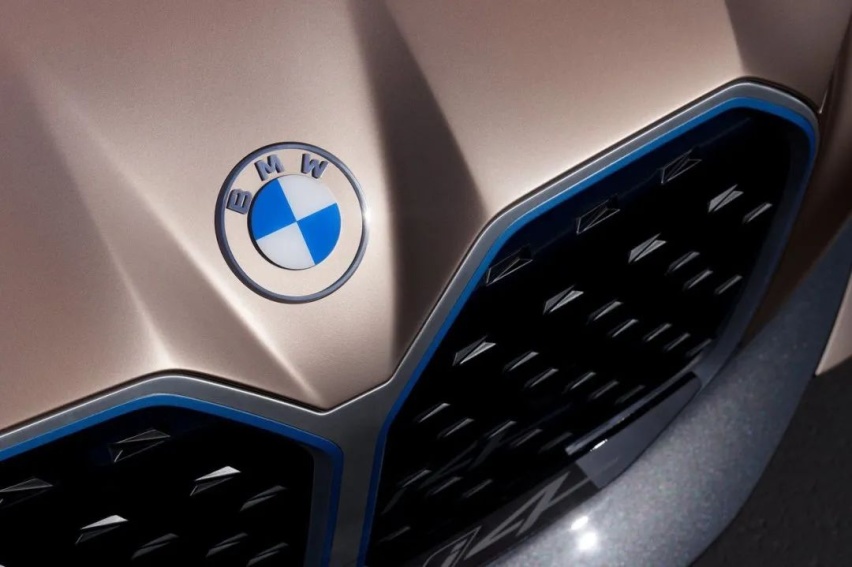 20万车价车标占10万，宝马的新LOGO你觉得好看吗？