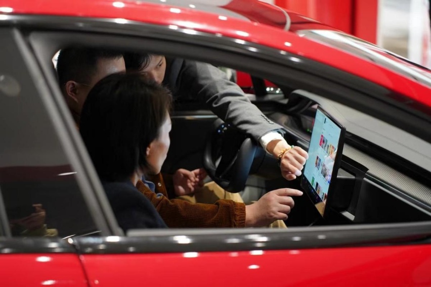 特斯拉Model S Plaid江西首秀 新款车型亮相南昌