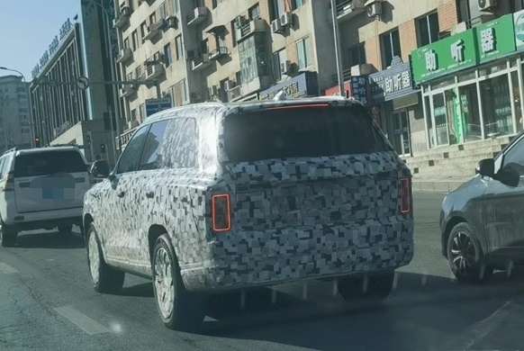 坦克800正在路试，全尺寸SUV+复古造型，气场不输库里南