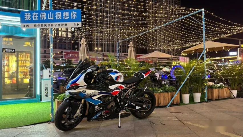 竞技走街范的宝马540i+宝马S1000 RR，这样的组合谁能不爱呢？