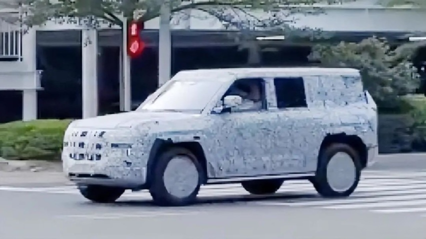 比亚迪百万级豪车品牌诞生，定名“仰望”，首款车主打硬派越野