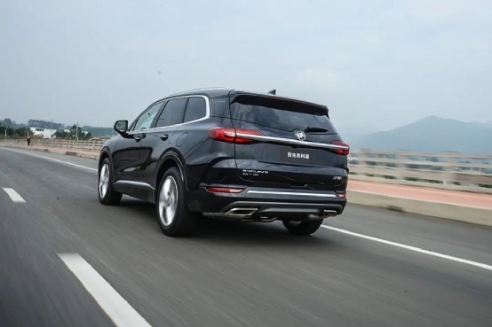 当昂科旗对上汉兰达，30万换辆豪华SUV，这价位别再为工具车加价
