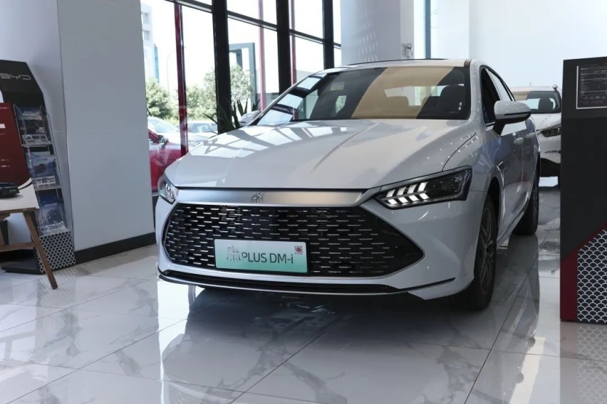 探店比亚迪终端行情：进店四成都买车，交车排至下半年