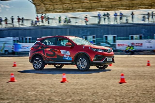 东南DX5上市，6.99万起，1.5T发动机+后独立悬架