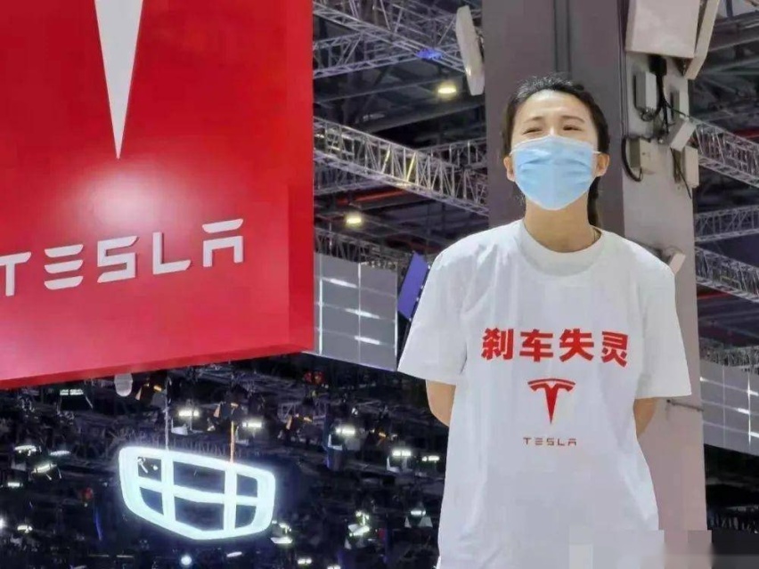 又是特斯拉无减速撞车？！电动“神车”为何变得“不安全”