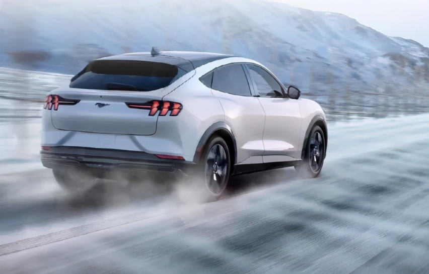 福特电动车Mustang Mach-E姗姗来迟还是恰逢其时?