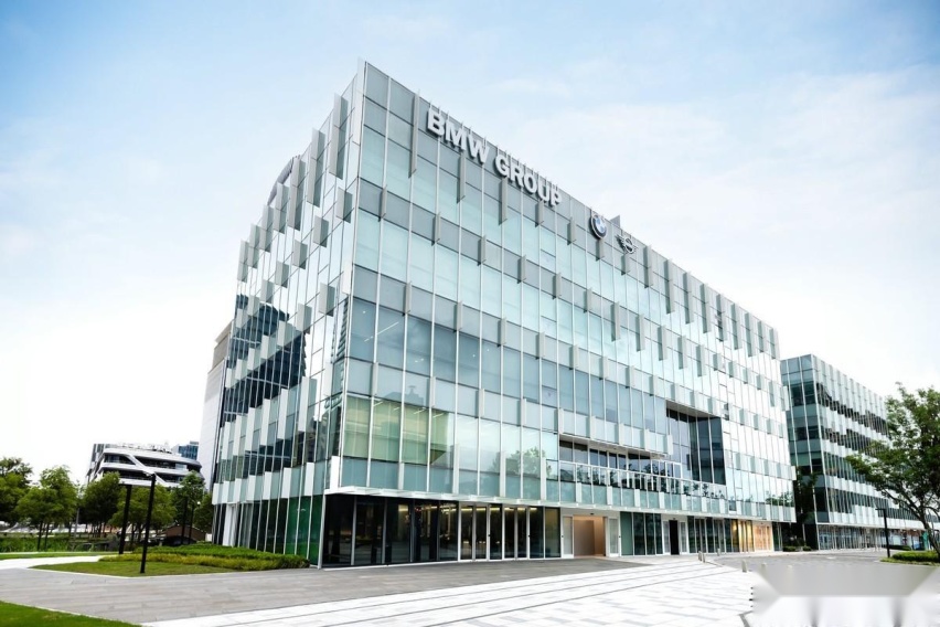 BMW新世代X概念车首秀，宝马持续加码对未来出行投入