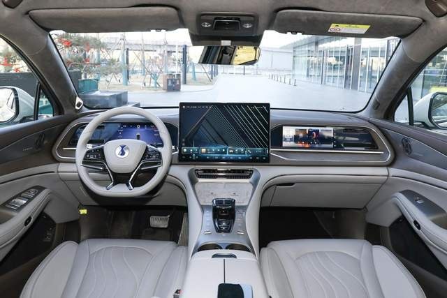 接棒特斯拉Model Y？全新腾势N7上市，四款车型哪款更值得入手？