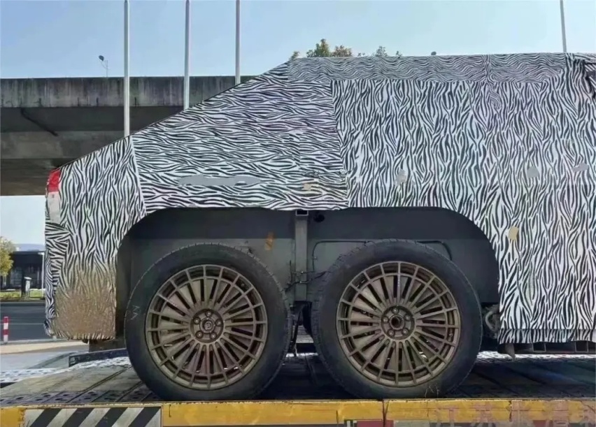 【E汽车】小鹏陆地航母谍照曝光