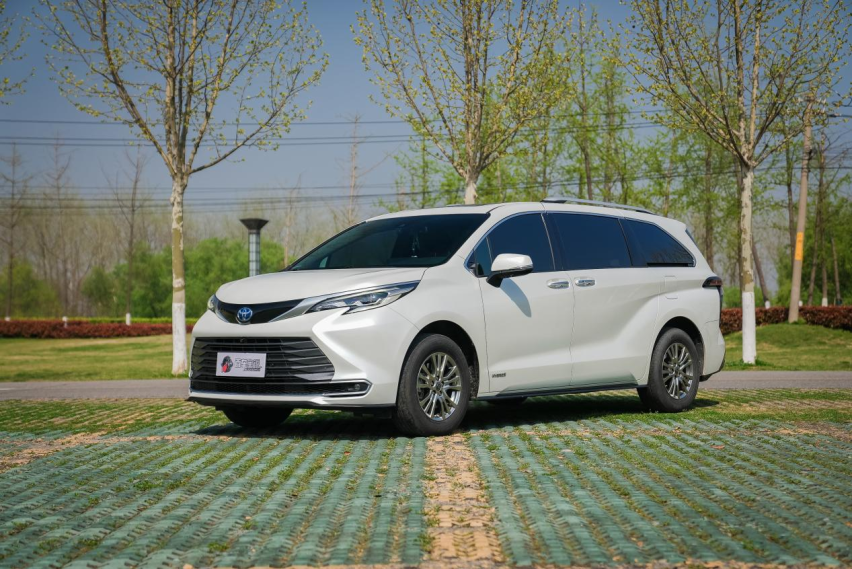 30万买MPV？手把手教你，新岚图梦想家和赛那怎么选