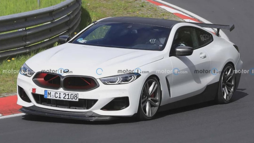 4.4T+V8，宝马全新M8曝光，采用“熊猫”配色