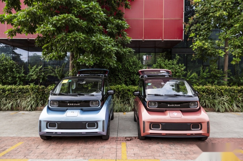 新宝骏E300怎么样？宝马X5车主一口气入手两台，越看越顺眼