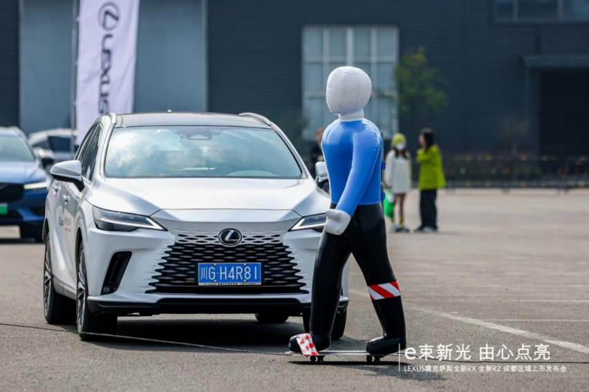 全新RX 全新RZ 成都上市 高价值体验精品之作