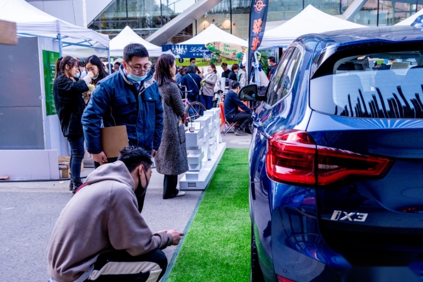 创新纯电动BMW iX3空降咖啡市集