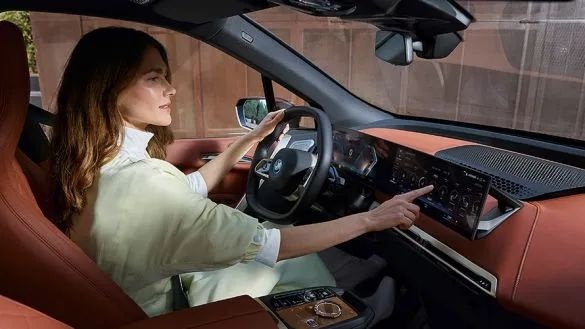 创新BMW iX，满足你对未来的想象