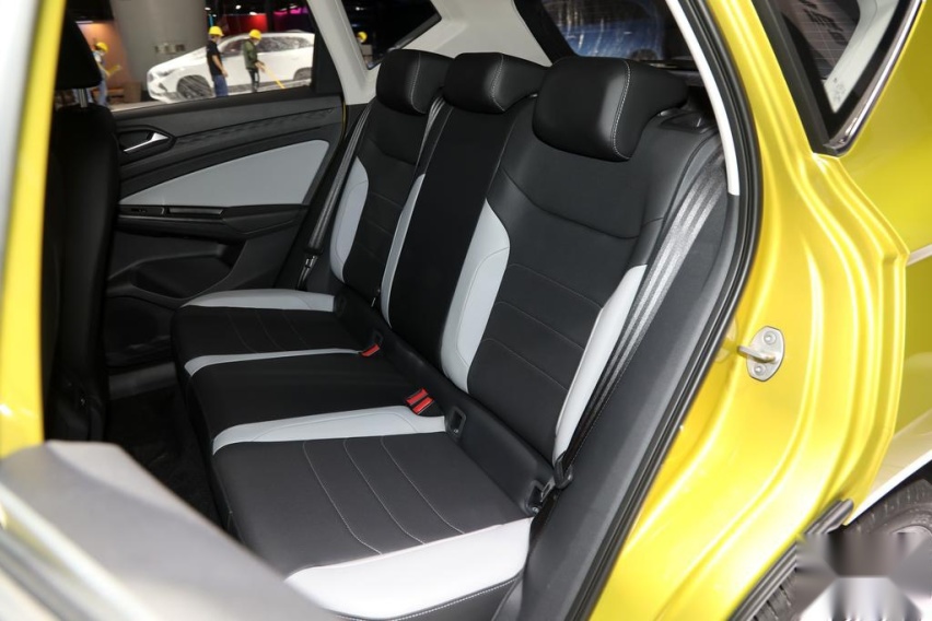 只卖8.48万的合资SUV，空间不输荣放，油耗6.2L