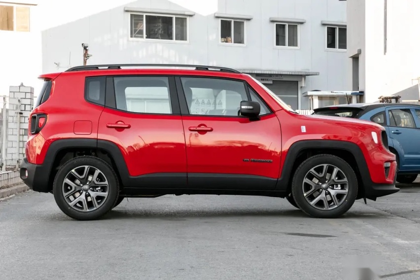 Jeep亲民之作，12.98万可上车，颜值高动力足，自由侠实力如何？