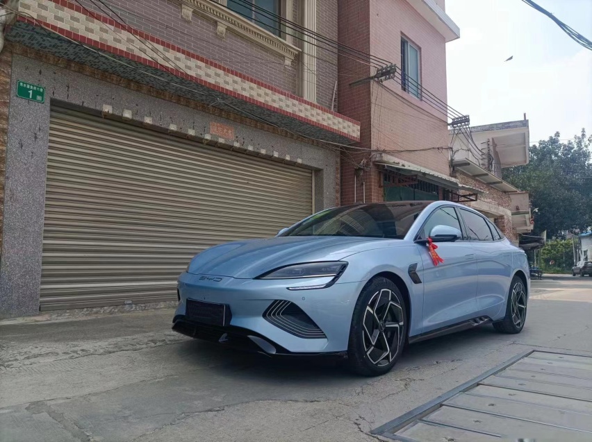 比亚迪海豹提车：等了3个多月，国产精装特斯拉值26万么？
