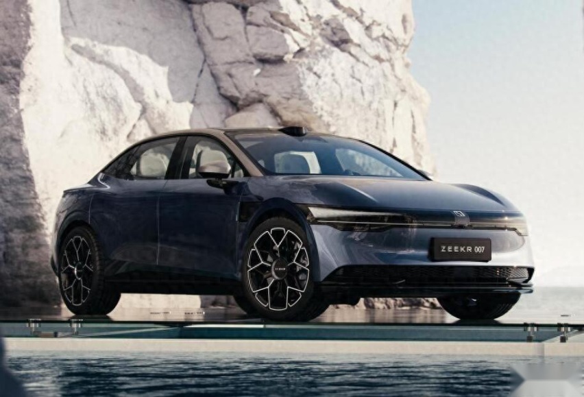 又针对Model 3！或售20-26万，极氪首款纯电轿车007官图发布