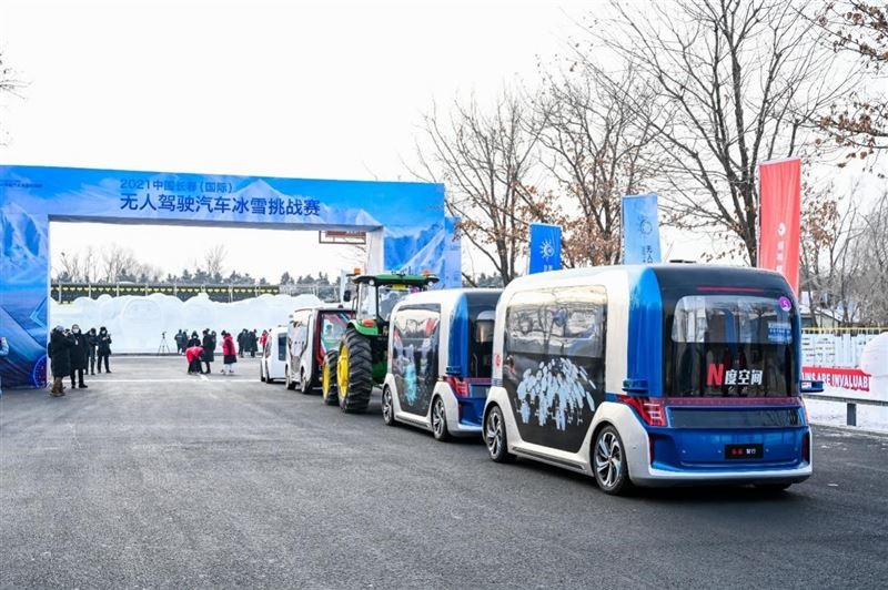 无人驾驶汽车挑战赛开赛 除了萌趣小车 居然还有农用“皮卡”