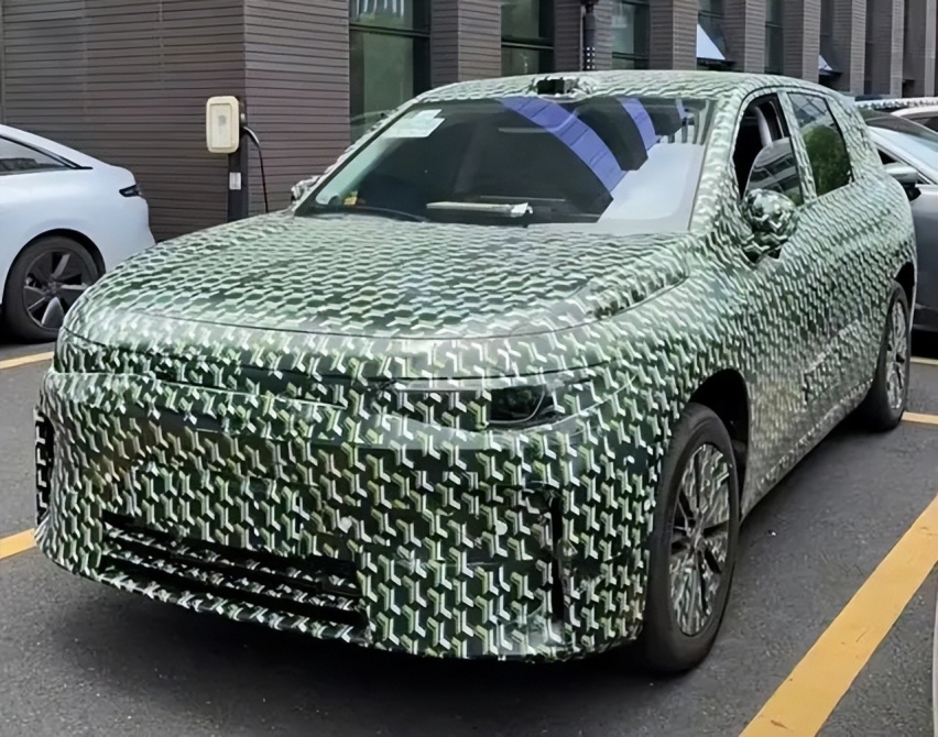 零跑全球车型“零跑B11”即将亮相 中大型SUV 预计30万起