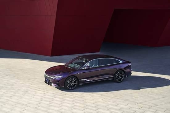 岚图追光PHEV 上市，25.28万元起