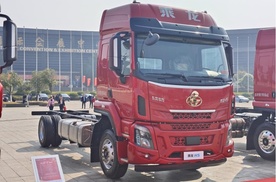 跑得快睡得香 不断进阶的乘龙H5绿通房车