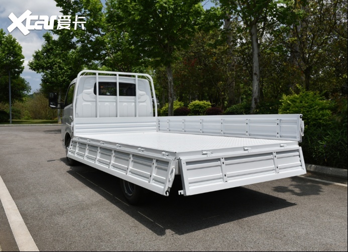 五菱又推出一款新车，货箱达3米8，能进城拉货，对标长安跨越者D5