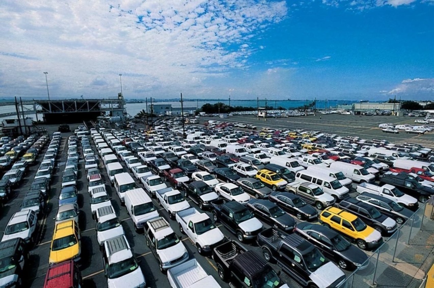人生第一辆车，到底是选新车还是二手车？都有什么优势和坑？