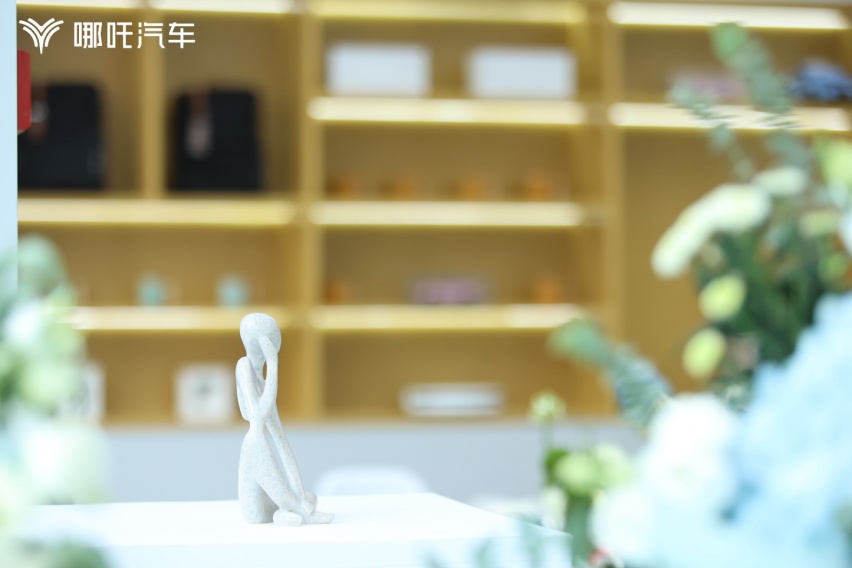 哪吒汽车入驻高档商圈新光里购物中心，剑指新势力年度销冠