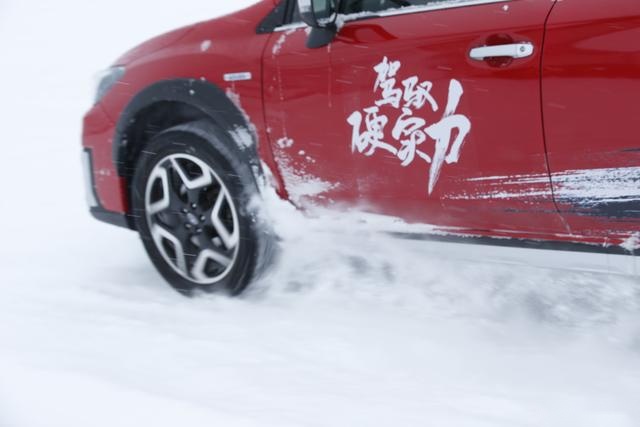 冰与雪之歌：打开X-MODE后，斯巴鲁在喀纳斯变身了