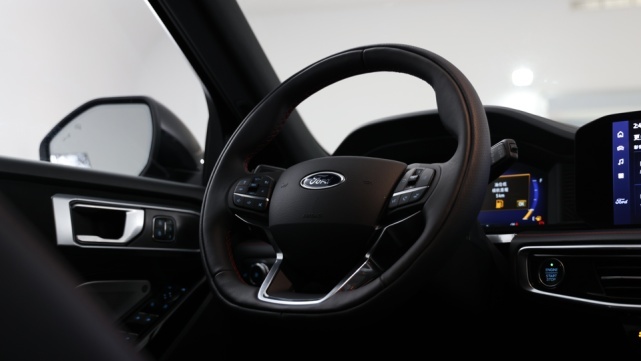 兼顾豪华+性能+智能的中大型SUV，40万内只有探险者能做到？