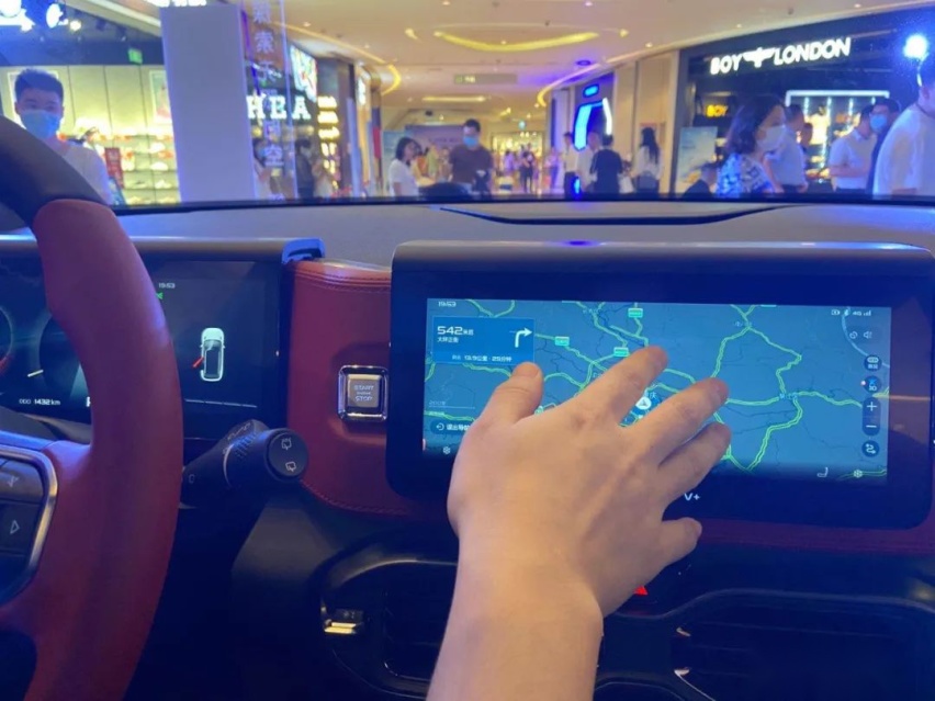 科技不止于外观，吉利ICON车内的黑科技不听介绍你玩不了