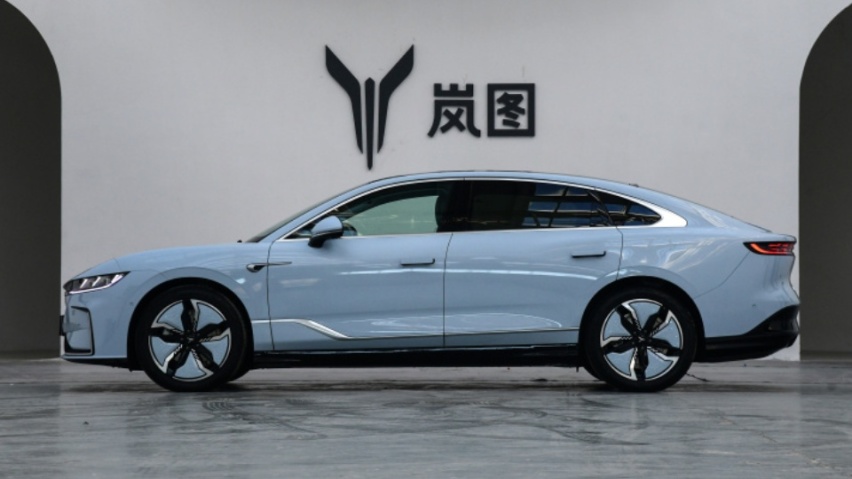 岚图追光和蔚来ET7价格差10万，除了激光雷达，什么都不差？
