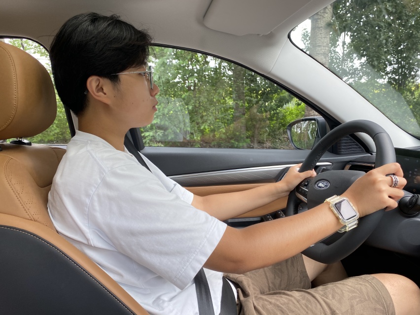 00后入职逗斗车，面试差点把车开进局子里