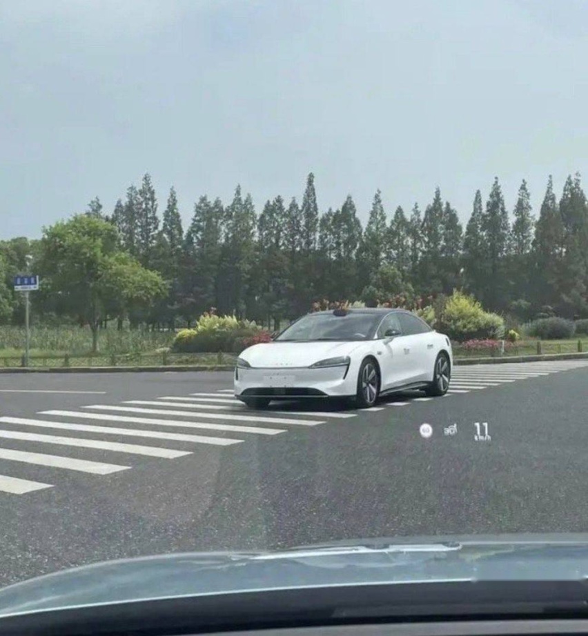 华为智选车再添新品类，智界S7瞄准纯电轿车市场，搞快点！