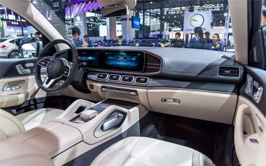 奥迪新款Q7售68.98万元起，BBA这三款豪华中大型SUV