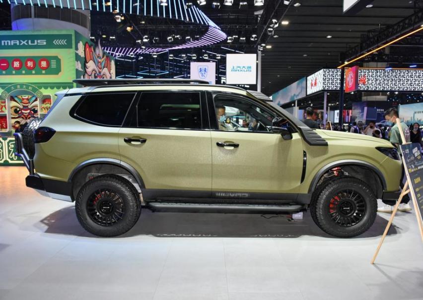 看上去很像丰田RAV4？大通D90 Pro亚马逊版，走越野路线